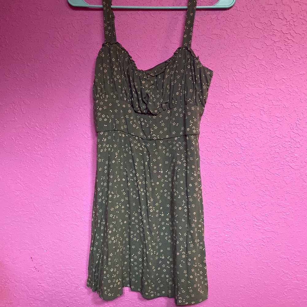 Size L green dress with tan flowers on it. Brand Trixxi clothing company.